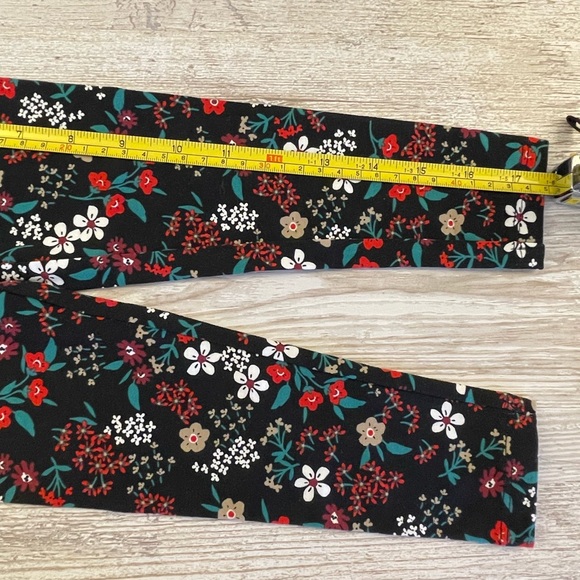 2 pairs of Carters leggings pants. Holiday print. Size Toddler 2T. - Picture 10 of 11